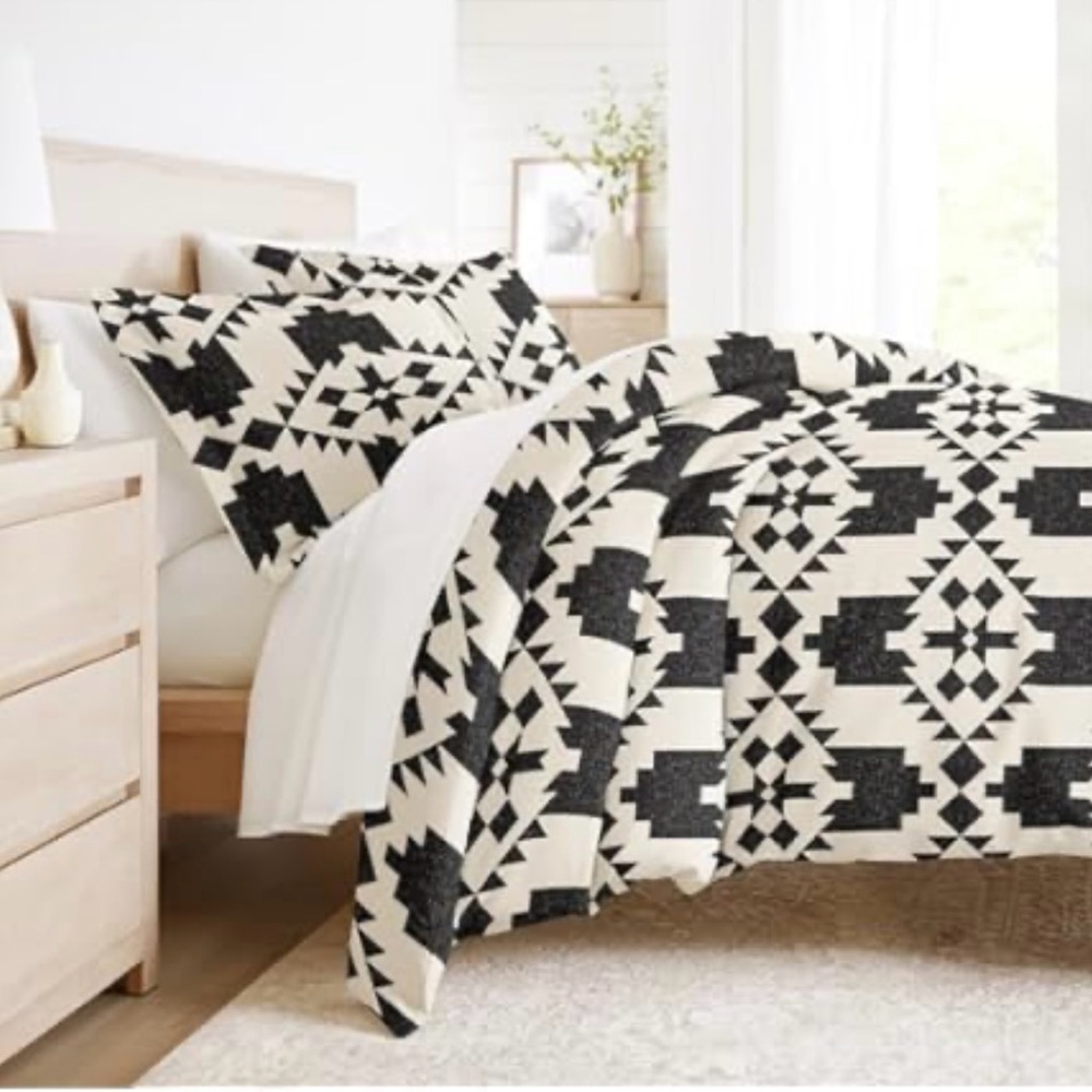 Geometric Black and Cream Bedding Set
